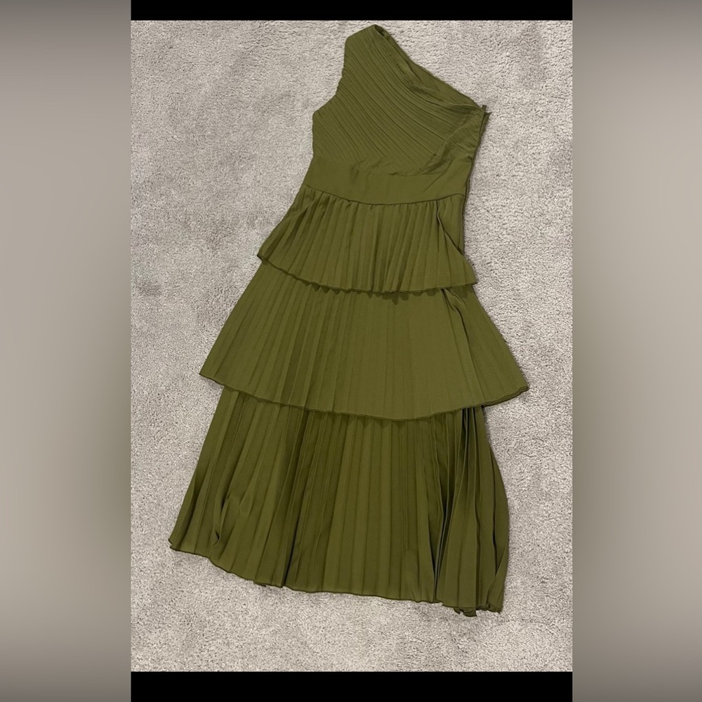 Like new Boohoo women size 10 dress. Perfect for cocktail party or wedding